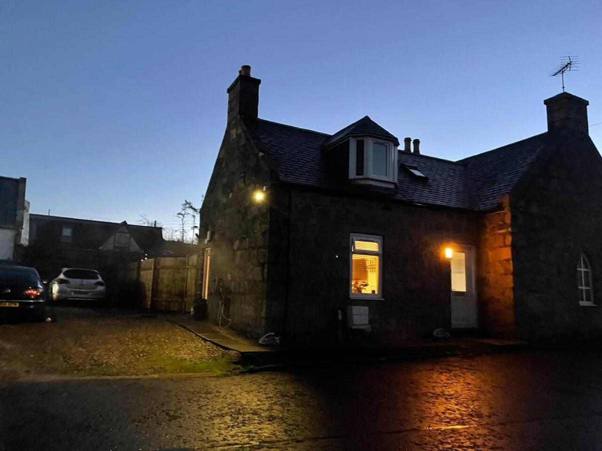 Rural Chapel Near Airport Bar & Hot Tub * Aberdeen